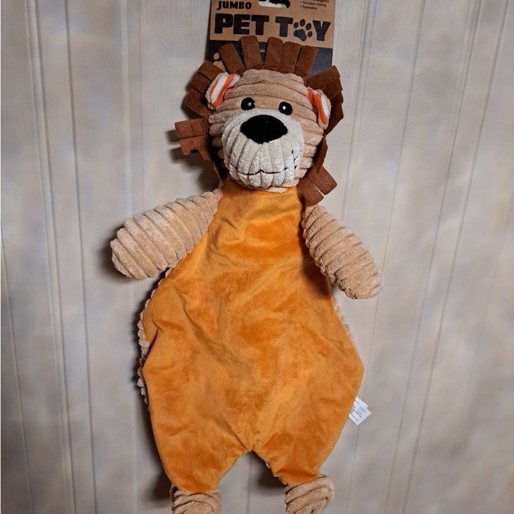 - Jumbo  Brand New Giftable World Pet Toy Clinkers Lion  With Squeaker 18”